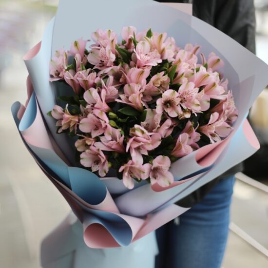29 Розовых Альстромерий