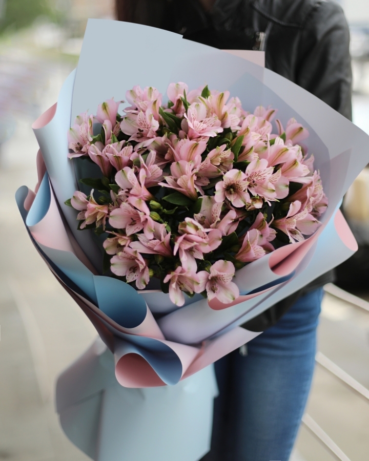 29 Розовых Альстромерий