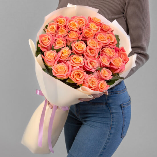 35 Коралловых Роз (70 см.)