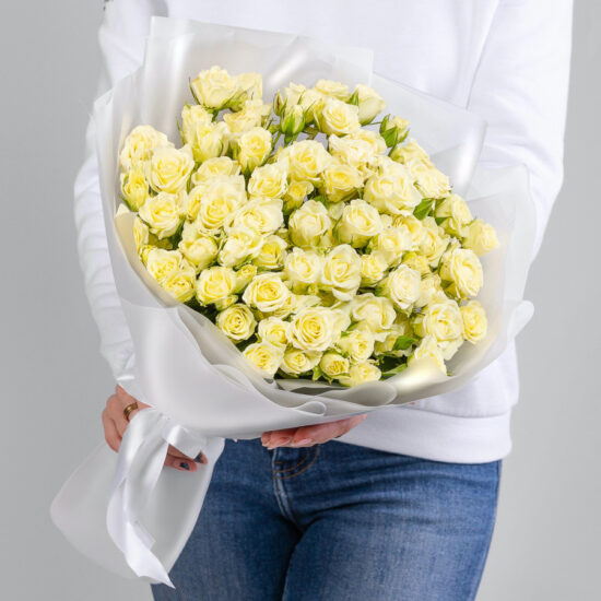 35 Кустовых Белых Роз (40 см.)