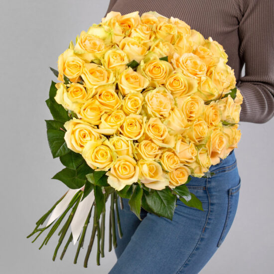 35 Персиковых Роз (70 см.)