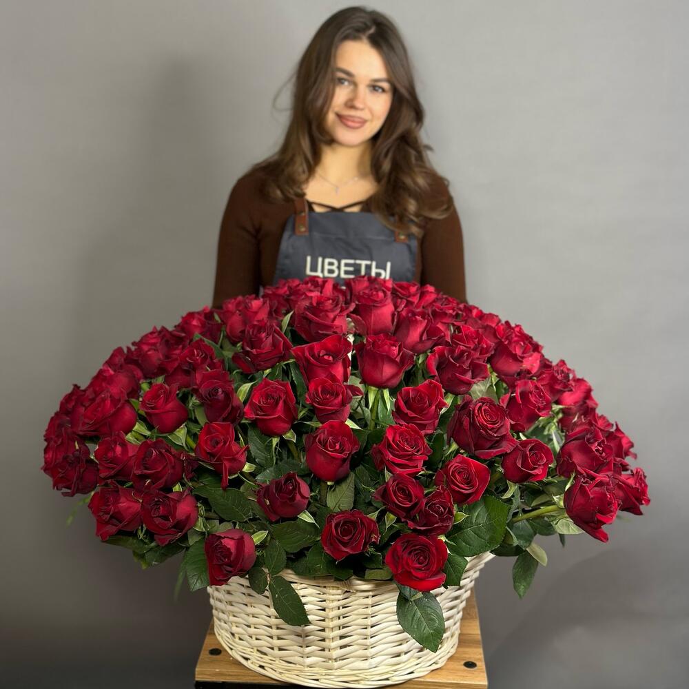 101 Роза красная в корзине