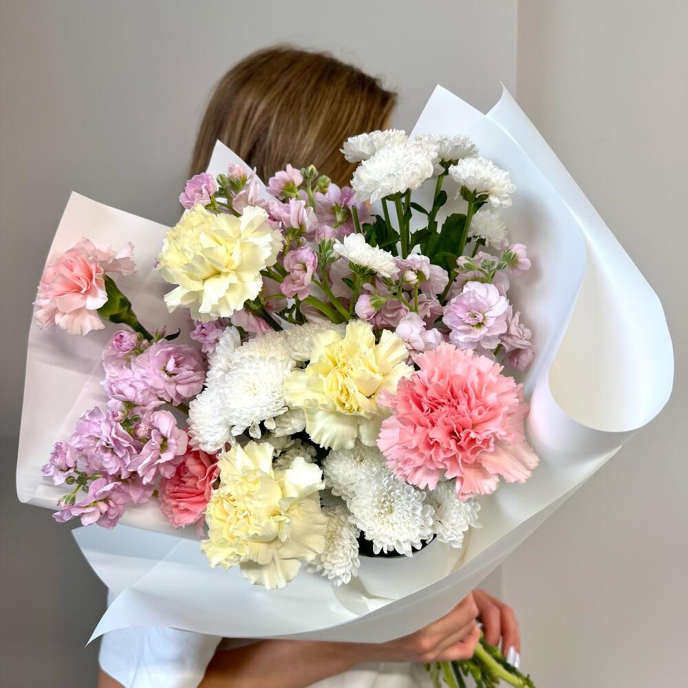 Букет из маттиолы и Сантини